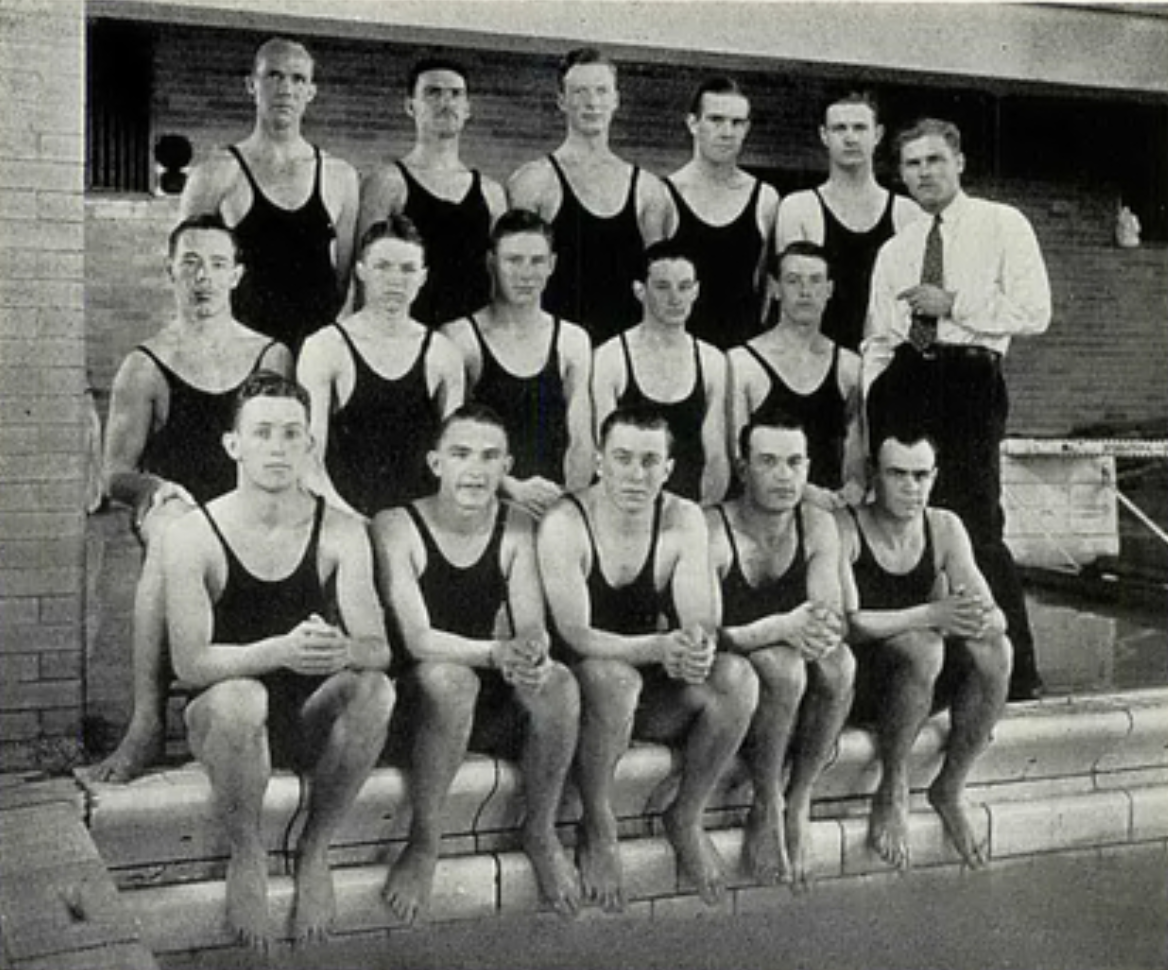 Full Team Photo 1932-33