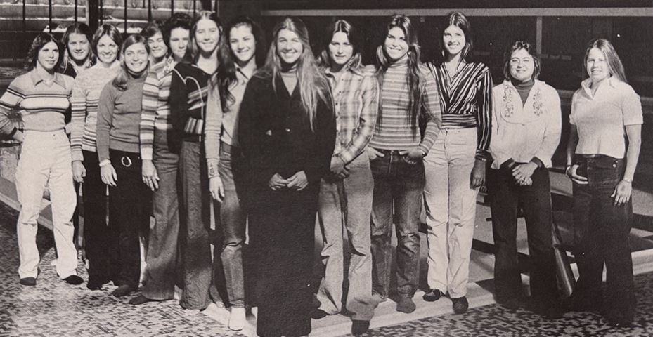 Women Team Photo 1976-77